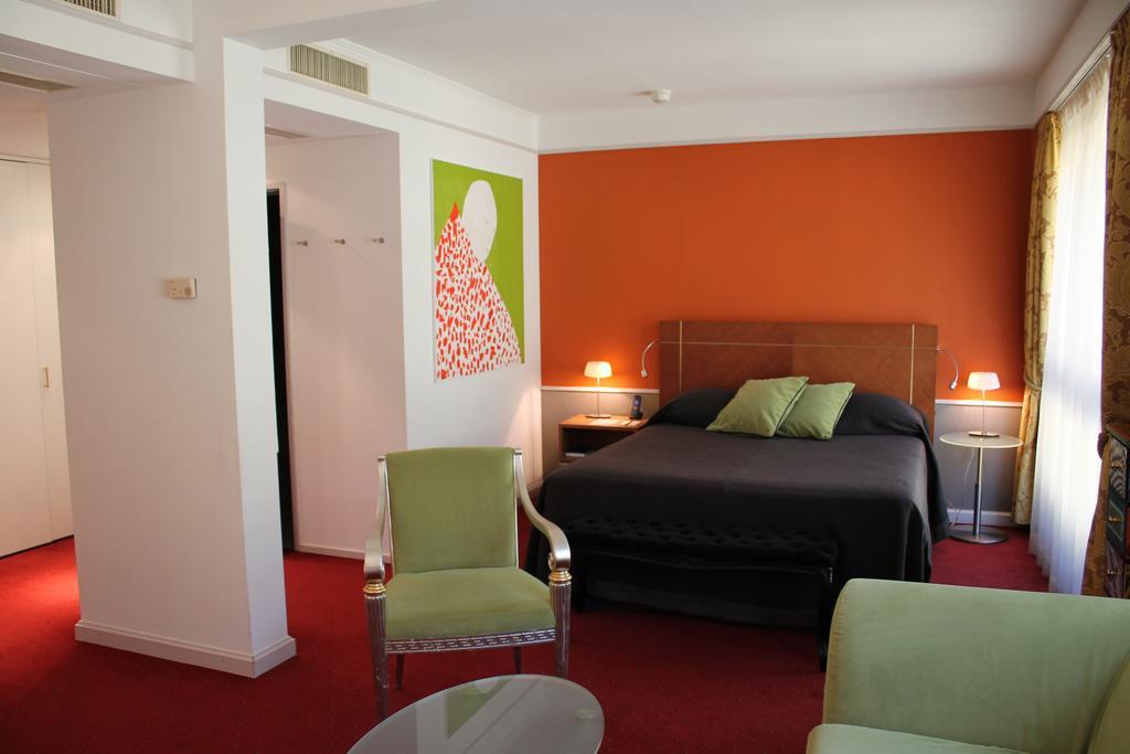 The New Midi Hotel Geneva Exterior photo